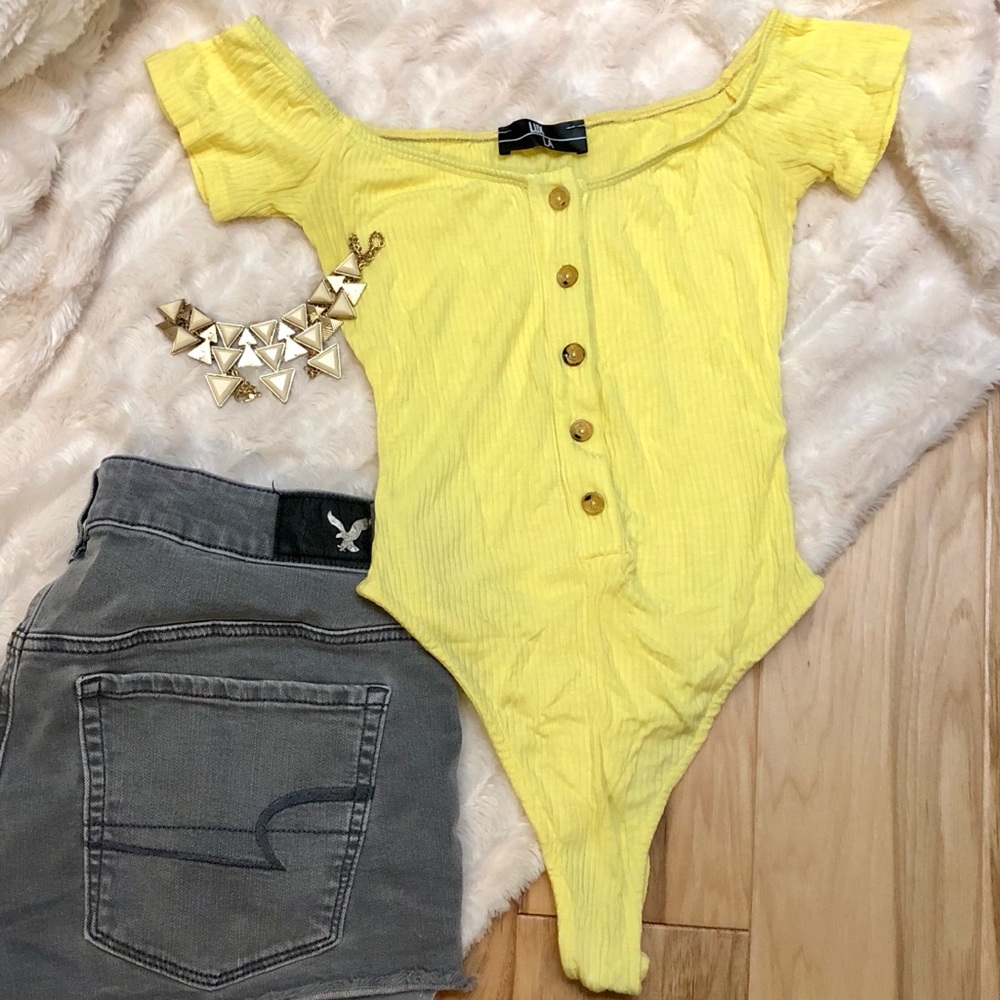 NWOT Yellow bodysuit🌼💛